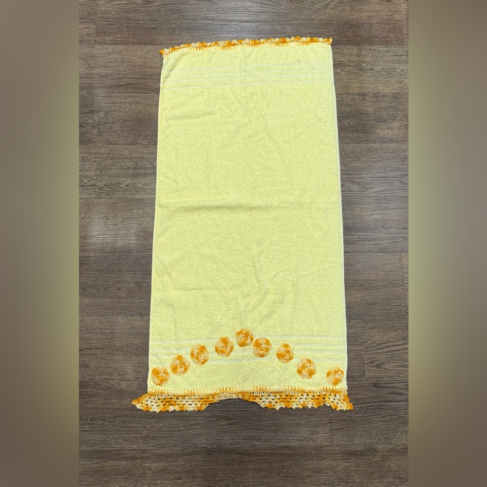 Vintage 1970s Cannon Floral MCM Towel